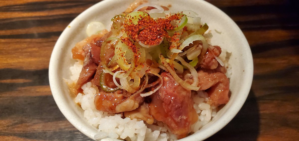 ramenlove122333's tweet photo. (麺)並木商事
鶏白湯ラーメン
なんこつごはん
今日は久しぶりに仕事早く終わったので、やっと暖かいラーメンが夜に食べれました(笑)
日替り500円サービスで久しぶりに鶏白湯!!
太麺で、とろとろなんこつで腹パンです!!
げきおにうまし!
#並木商事
#東千葉
#happyteatime https://t.co/oJtw5T7fum