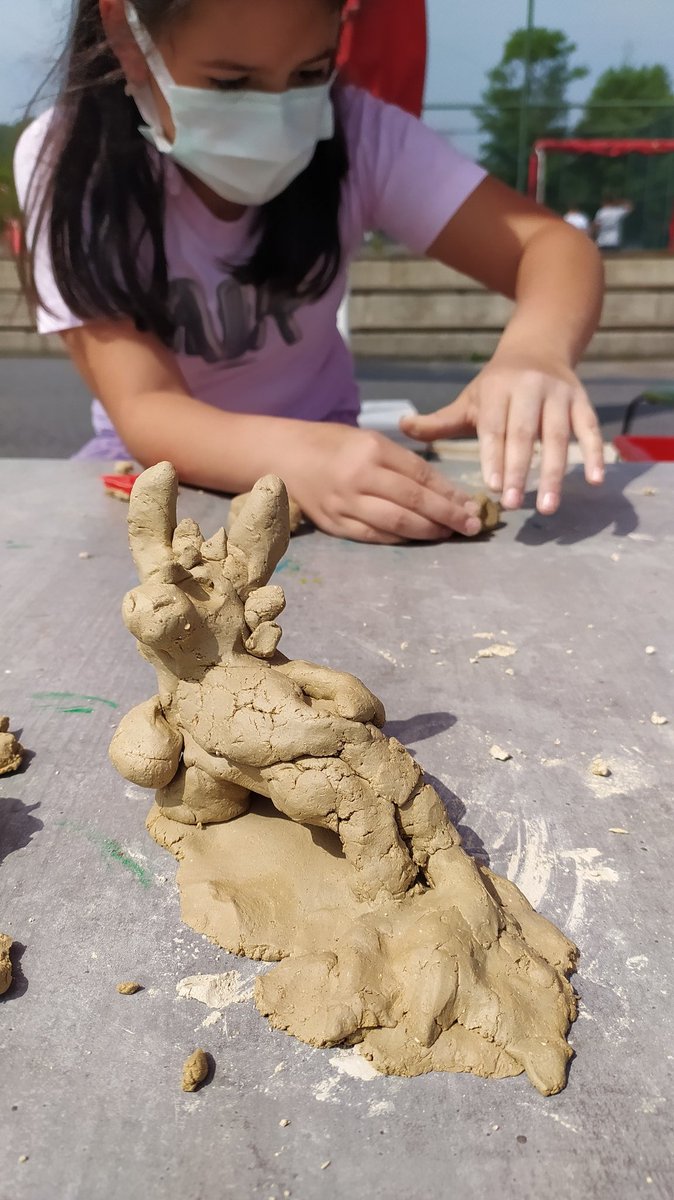 GSenbayram's tweet photo. Seramik yaparken öğrendiğimiz çok şey vardır: 
-Sabır
-Kendine güven
-Gözlem ve dikkat becerisi
-Yardımlaşma ve paylaşma 🧡☘️
#art #kidsart #bkomerli 
@mduranoznacar 
@ilkay_tandogan 
@gkhnsntrkbk 
@BkOmerli https://t.co/2L3Ziv2Za8