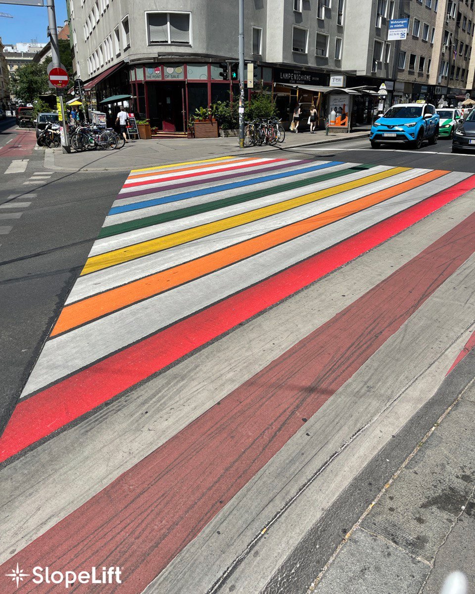 Im aktuellen #Pridemonth Juni begleiten uns am Weg ins Büro die Regenbogenfarben in Form eines Zebrastreifens. 🌈

Wir finden es toll, dass #Wien eine so bunte und weltoffene Stadt ist! ❤️🧡💛💚💙💜

#Pride2021 #LGBTIQ #slopelift