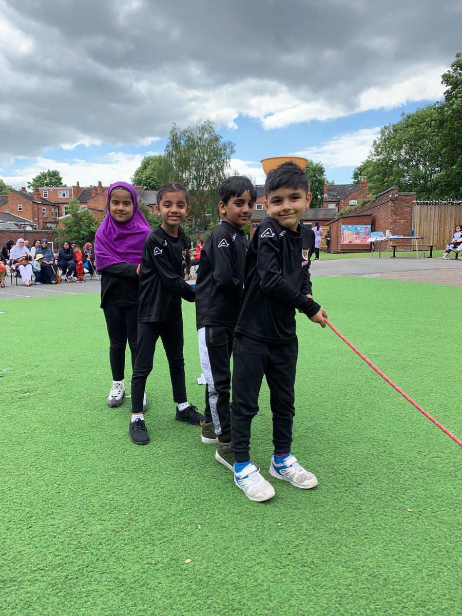 MrsAnwar8's tweet photo. @AndertonPark Tug of war. Who will win? https://t.co/ZlN0632WvY