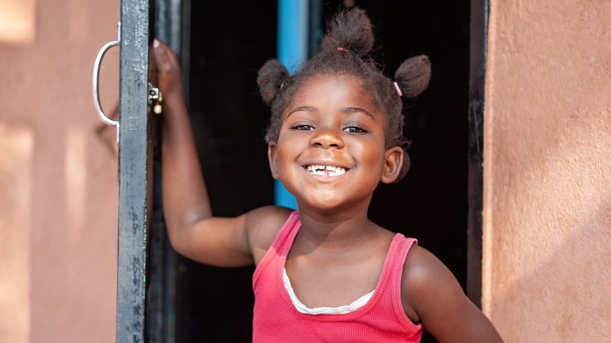 Penta_ID's tweet photo. Have you ever wondered how the UNIVERSAL project, which aims to bring two new paediatric antiretroviral drugs into the market, came to be?

Read the project's back story by Marc Lallemant here
https://t.co/3HCUroOIAe

#UNIVERSALProject https://t.co/0ss7HNuWOp