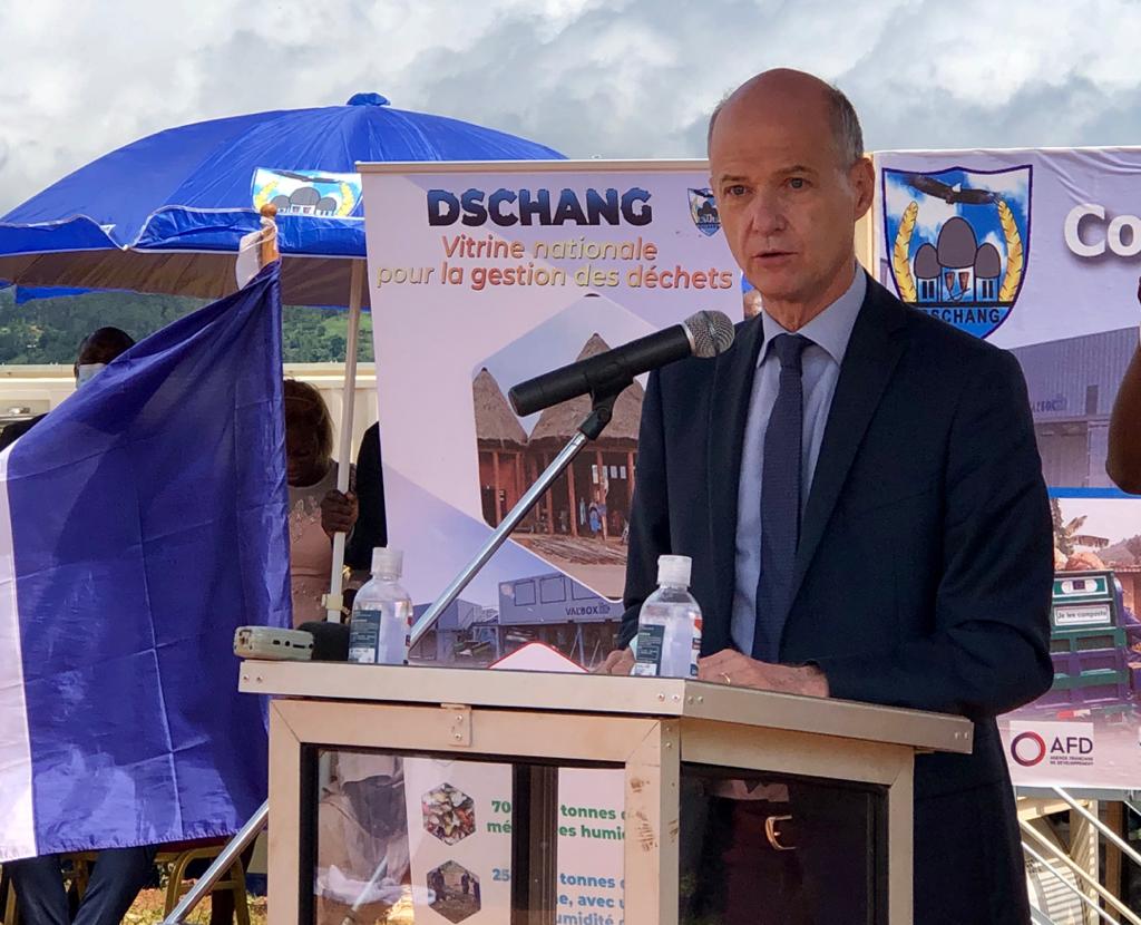 ChrisGuilhou's tweet image. Inauguration du centre de traitement de déchets Val’Box ♻️ à #Dschang 🇨🇲 financé à hauteur de 600M FCFA (900 000€) par la #France 🇫🇷. Projet conçu par l’entreprise française AR VA. Un exemple a suivre en matière de développement durable et de coopération décentralisée