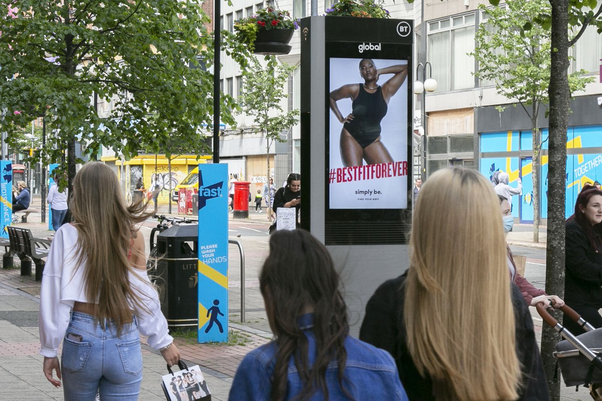 In our latest Northern Ireland <a href="/WorkShopPlayIE/">work.shop.play.</a> research on #smartphones over 2in5 told us they have bought something when out and about using their phone, rising to 60% amongst under 34s! Perfect placement on #StreetHubs then <a href="/SimplyBeUK/">Simply Be</a> #rightplacerighttime #DOOH