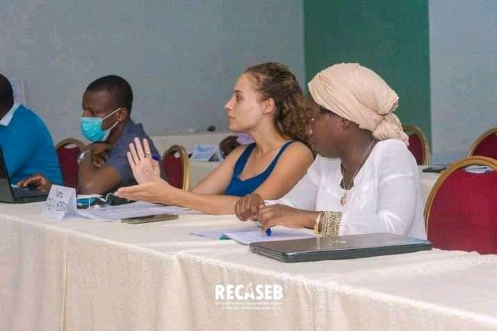 cenerb_ong's tweet photo. Du 30 Mars au 02 Avril 2021, à Grand Popo, ONG CENERB était avec d'autres organismes porteurs de projets financés par le Programme RECASEB avec l'appui de l' @UEauBenin. C'était dans le cadre de séances de formation sur les notions de procédures financières, mécanismes de suivi. https://t.co/Cm1hA2zFrZ