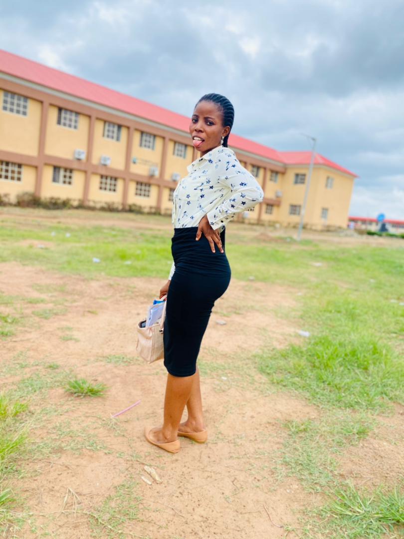 AkinnagbeOreofe's tweet photo. Project defense done and dusted 🤝❣️❣️
Unto the next phase
Thank God for his faithfulness 🙇‍♀️🙏
Civil engineering in making👷‍♀️👷‍♀️
OREOFEOLUWA❣️❣️
MOWALOLA ❣️❣️💋 https://t.co/VVuR8Jm5Oj