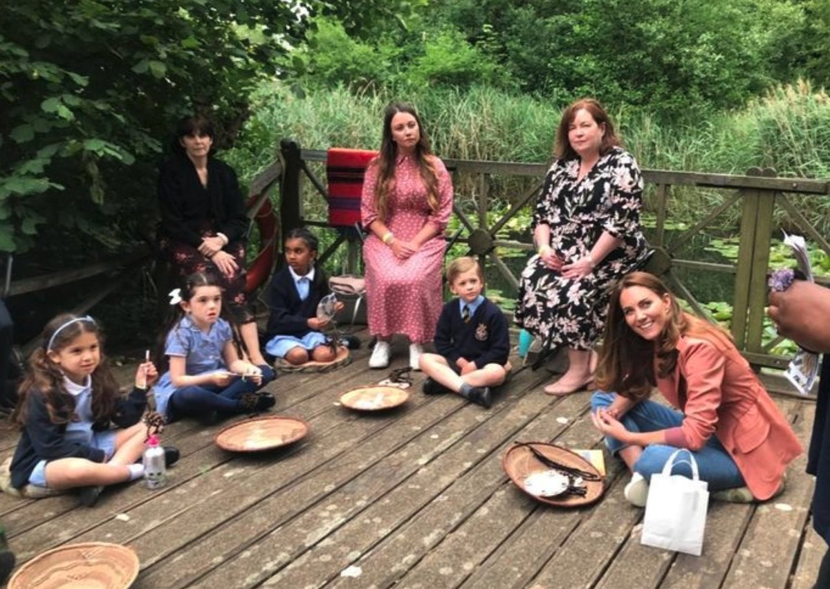 BREAKING: Beaming Kate chats with kids a day after husband William's birthday mirror.co.uk/news/uk-news/b…