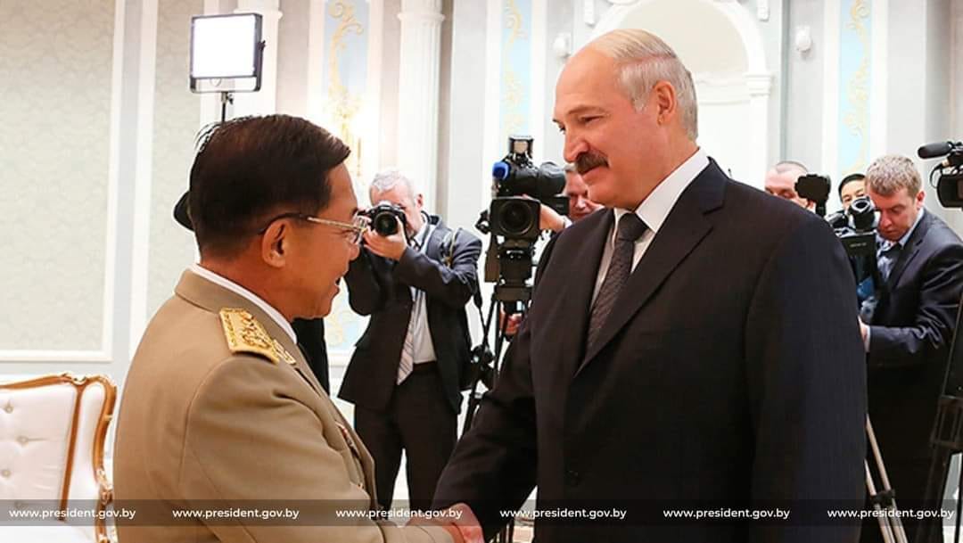 JusticeMyanmar's tweet photo. မြန်မာသို့လက်နက်စီးဝင်မှုများအား ကာကွယ်နိုင်ရန် ကုလသမဂ္ဂအဖွဲ့ဝင်နိုင်ငံများအား တောင်းဆိုထားသည့် ဆုံးဖြတ်ချက်ကို အဘယ့်ကြောင့် 🇧🇾 ဘီလာရုစ်နိုင်ငံက ကန့်ကွက်ခဲ့တာလဲ? 🧐😡အကြမ်းဖက်မြန်မာစစ်တပ်ကို ထောက်ပံ့သောလုပ်ရပ်အား ပြင်းထန်စွာရှုတ်ချ https://t.co/U1Y4jSS9k5 #WhatsHappeningInMyanmar https://t.co/TlQk1w705B