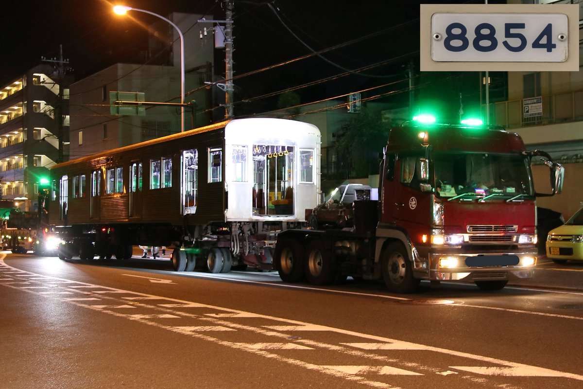 Tokuchan4698606's tweet photo. 2021年6月17日(木)
東急8500系8617F
解体に伴う廃車陸送

第4回目の廃車陸送です。
サハ8934(3号車)・デハ8854(4号車)が搬出されました。 
デハ8854(4号車)で置き換えた、クハ8033を思い出します。

#東急8500系
#8617F https://t.co/adUCpWs0HS