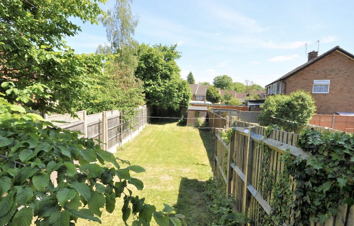 HCEstateAgents's tweet photo. ** FIRST FLOOR MAISONETTE - 2 BEDROOMS - LOUNGE/DINER - RE-FITTED KITCHEN - BATHROOM WITH WINDOW - POTENTIAL FOR OFF ROAD PARKING - OWN REAR GARDEN - NO UPPER CHAIN ** https://t.co/r6jJHjQXTJ