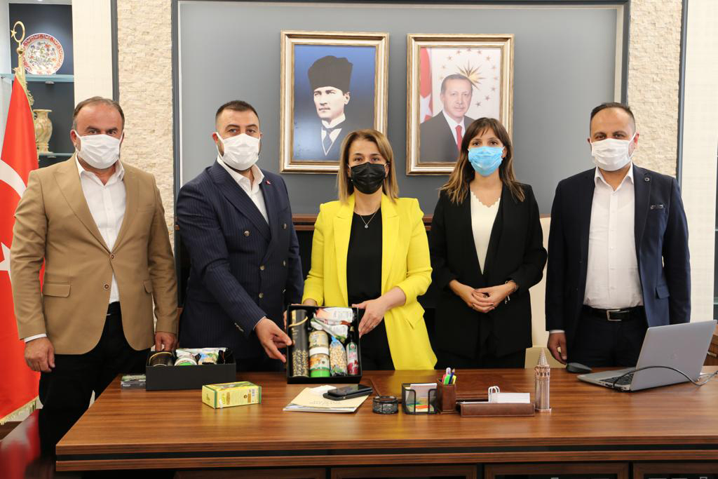 Genel Müdür Yardımcımız Sn. Metehan AYDIN, Nevşehir Valisi Sn. İnci SEZER BECEL ve Hacıbektaş Kaymakamı Sn. Kübra KURTOĞLU'nu ziyaret ederek Tarımda Kadın Emeği Projesinde ortak çalışma yürütmek ve hizmet ağımızı Nevşehir ve ilçelerinde yaygınlaştırmak adına görüşmelerde bulundu