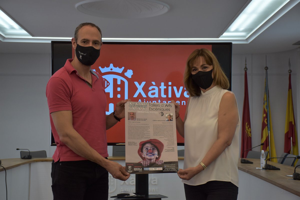 🎭La improvisació amb el propi cos protagonitzarà el XXV aniversari dels tallers d’arts escèniques de Teatre de la Lluna.

➡️Els cursos es realitzaran en juliol i setembre i seran impartits pels professors Jorge Picó Puchades i Ana Extremiana.

➕bit.ly/3xVdZM7