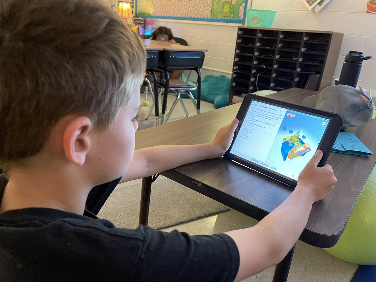 mrs__gardner's tweet photo. Using Apple Playgrounds - Learn to Code to help Byte complete missions!🔐 #TechWhizKidz #sterlingshinesbright #root4teachers https://t.co/46nYGTvxBp