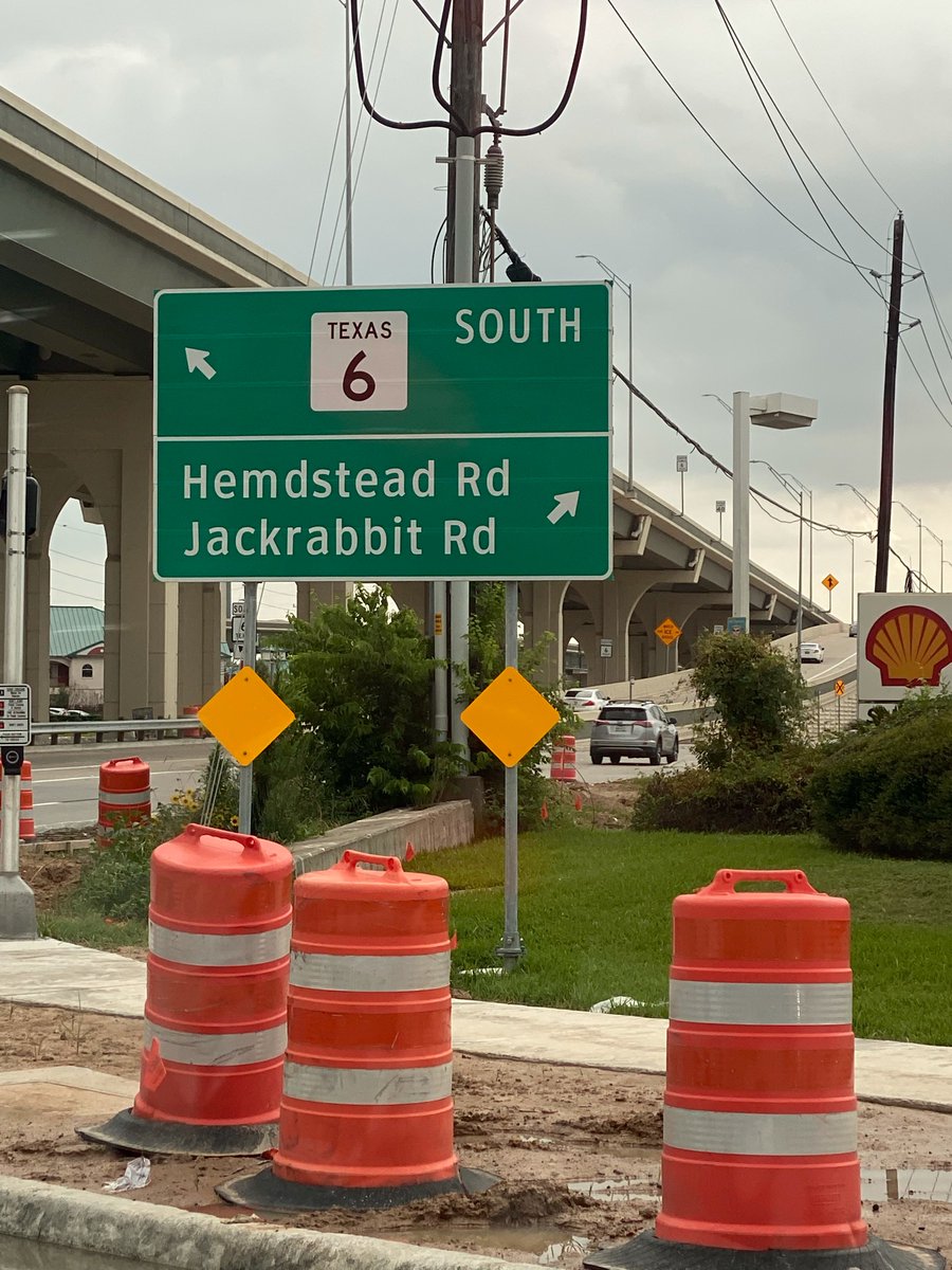 super64's tweet photo. Hey  @TxDOT @TxDOTHouston who’s checking the spelling on your signage?  @KHOU @click2houston @abc13houston #hounews #spelling101 #QCfail https://t.co/SEcB8VdBBU https://t.co/qro8fGLm0Y
