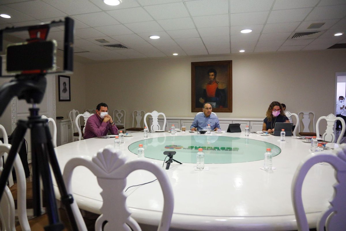 #ComoTodosLosDías evaluamos los acontecimientos de las últimas 24 horas en la reunión de la Mesa de Coordinación para la Construcción de la Paz, que realizamos junto a representantes de seguridad federal y local.