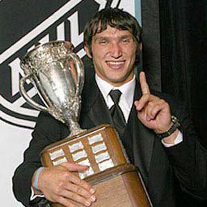 CapsChirp's tweet photo. #OTD June 22, 2006: Alex Ovechkin became the 1st Capital to win the Calder AND, friend of the pod, Olie Kolzig received the King Clancy Memorial Trophy
#ALLCAPS #HockeyTwitter #ovi #nhlawards #ovechkin #nhl #oliekolzig #Gr8 #rockthered #capsalum #capshistory #Caps #dchockey https://t.co/u0S7zx2Avz