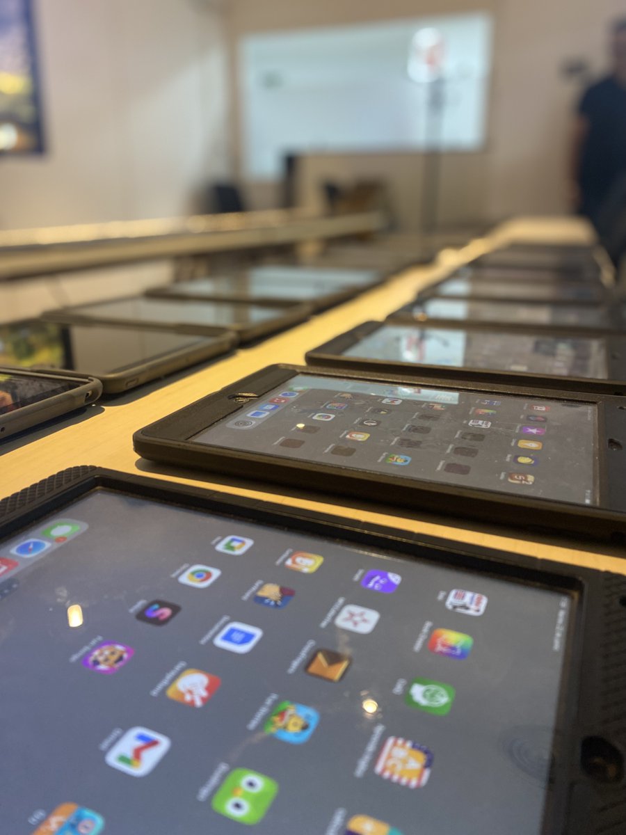 Gestió MDM dels dispositius per a l' @Escola_Montagut 

Migració de Airwatch a #JamfSchool, masterització, desplegament d'aplicacions, configuracions d'apps de primària i secundària!

#AppleEDU #EducacióDigital #MicrogestióEDU