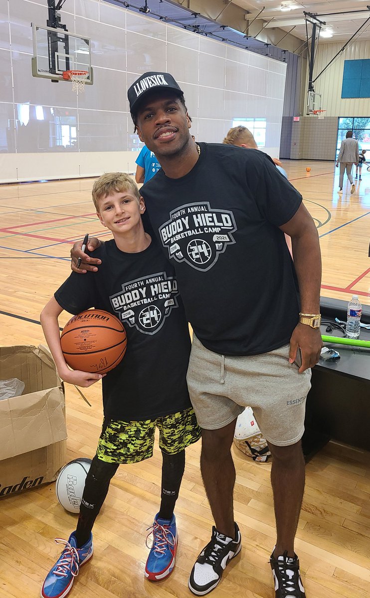 IanSchomp's tweet photo. Thank you @buddyhield and @sunrisehoops for a great basketball camp experience!! ❤🏀 
Now back to the lab with @shootitbetter https://t.co/XC1m1aDBsm