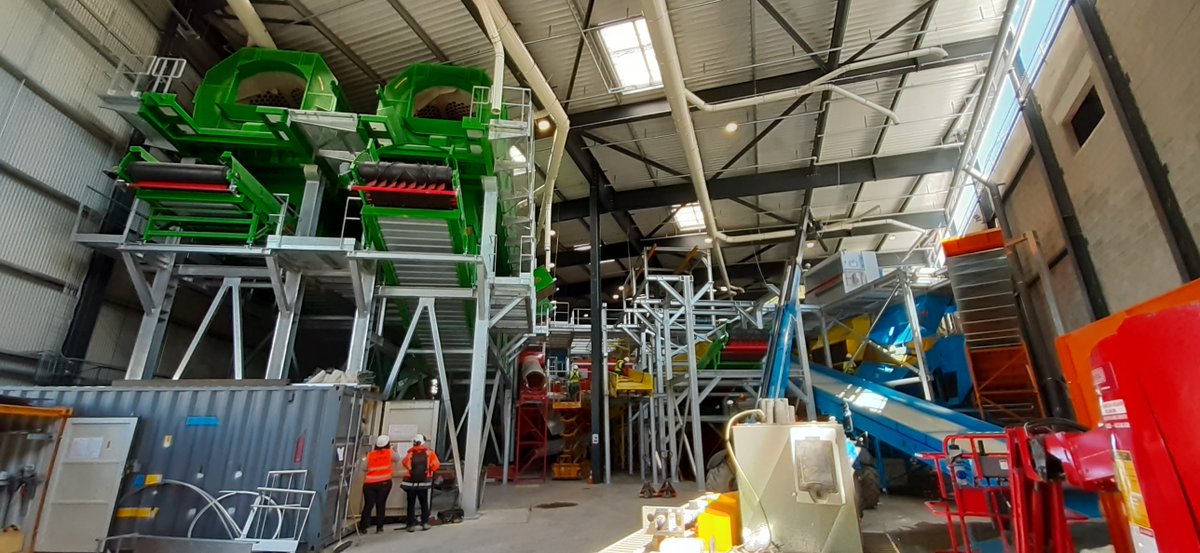 26_sypp's tweet photo. Les #travaux avancent au futur de centre de tri Metripolis ❗️👉Aux côtés du @SYTRAD1 &amp; du Sictoba
Nos services travaillent aussi sur un espace pédagogique avec @LCINIER &amp; @Veolia_FR https://t.co/DgbS14akT7