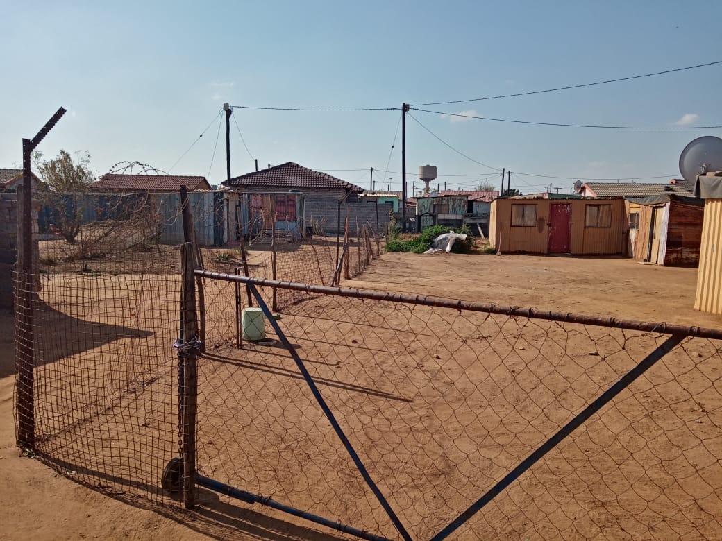 AlbertIBP's tweet image. Electricity for 60 households in Barcelona in @City_Ekurhuleni . More #Asivikelane magic from @Planact_NGO #basicservices