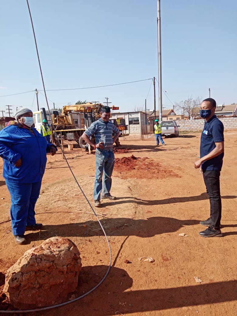 AlbertIBP's tweet image. Electricity for 60 households in Barcelona in @City_Ekurhuleni . More #Asivikelane magic from @Planact_NGO #basicservices