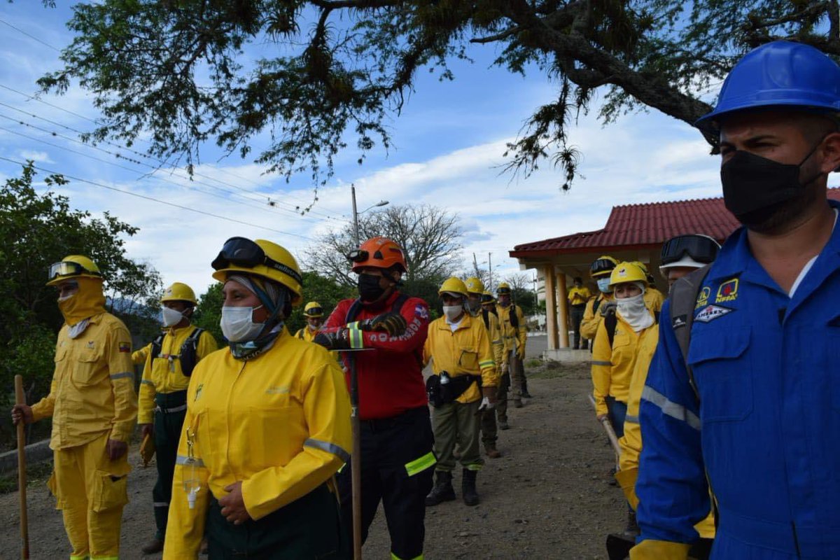 PASFecuador's tweet photo. #LíderesBREMIF
¡Cada acción cuenta! 💪🏻
Desde el domingo y por 15 días 35 profesionales vinculados a la gestión de incendios forestales continúan su proceso de formación #BREMIF, 🔥🌳 hoy desde Zapotepamba - Loja https://t.co/oQTOHAktag