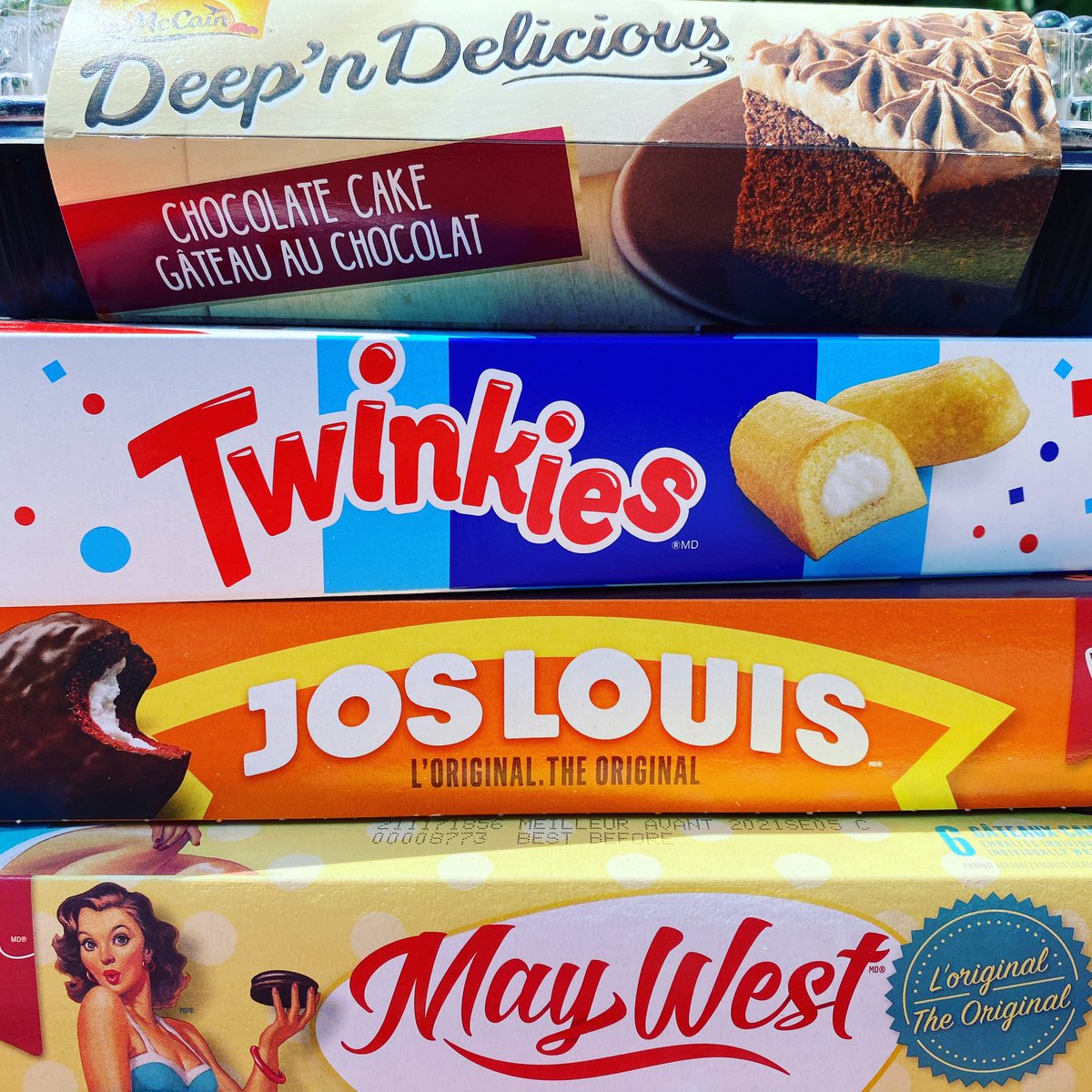 This morning’s piece consists of a slightly ridiculous experiment in trying to figure out what the appeal of these (pictured) seemingly outdated cakelets is. 
The why, the how and the WTF of this bizarre exercise can be found at madmakeparty.substack.com
#substack #WritingCommunity