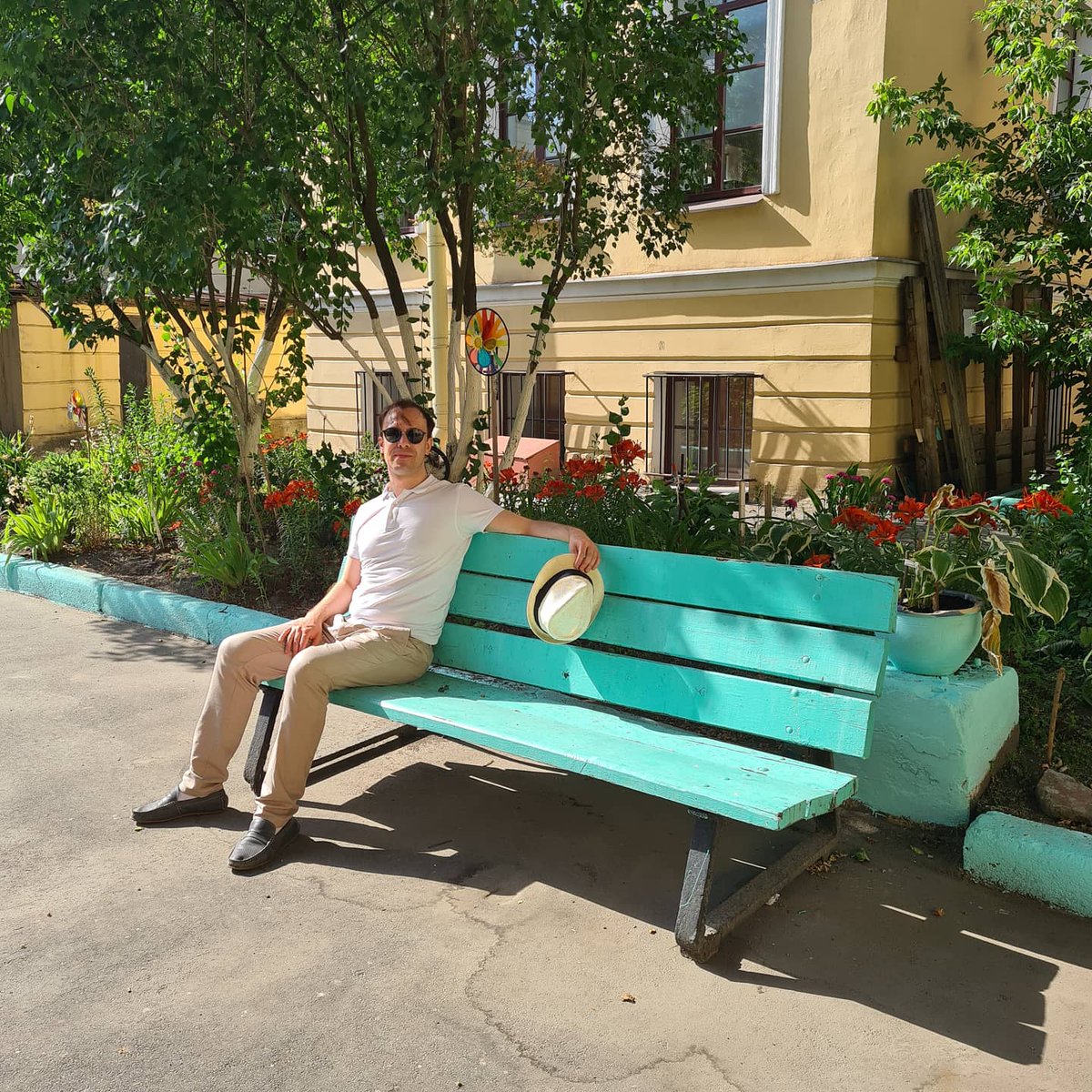 Laslo13026425's tweet photo. В секретном саду с уцелевшей классикой. Giardino segreto. Secret garden and remained classic masterpicies.#лето #дача #красивыймужчина #классицизм_архитектурныйстиль #модельмужчина #санктпетербург❤️ #beaty #manmodel #beatifulman #masculinity #garden #classicarchitecture #sommer https://t.co/UPReg6FBxO