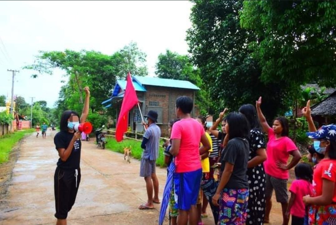 Evening marching protest against the military dictatorship in MaeMaw village,#LongLone Tsp today. 

#June22Coup #WhatsHappeningInMyanmar #UnfetteredAccessForAids