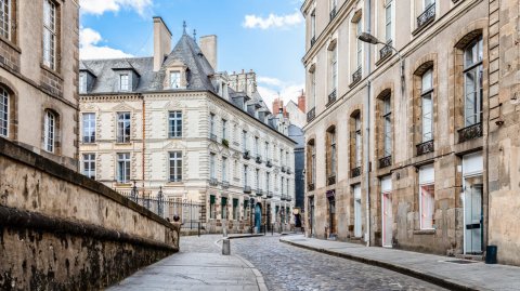 L’#immobilier est une valeur sûre en ce qui concerne l’investissement et peut vous permettre un rendement locatif conséquent ! Tout ce qu'il faut savoir pour investir dans l'immobilier avec succès. ✨🏡 #InvestissementImmobilier mon.clicnws.net/r/hzbnchg