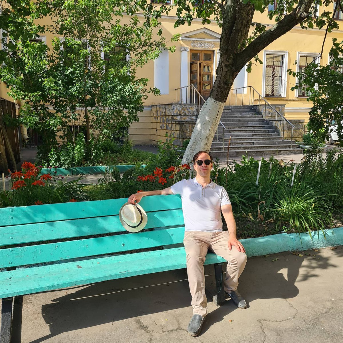 Laslo13026425's tweet photo. В секретном саду с уцелевшей классикой. Giardino segreto. Secret garden and remained classic masterpicies.#лето #дача #красивыймужчина #классицизм_архитектурныйстиль #модельмужчина #санктпетербург❤️ #beaty #manmodel #beatifulman #masculinity #garden #classicarchitecture #sommer https://t.co/UPReg6FBxO