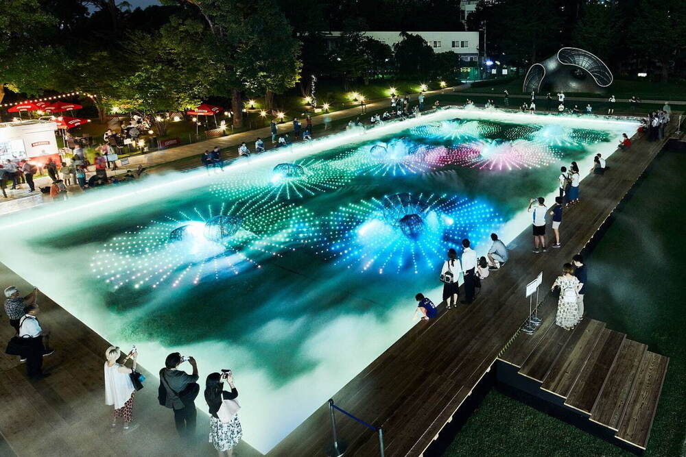 fashionpressnet's tweet photo. 東京ミッドタウンの夏イベント、芝生広場に巨大なデジタルアート庭園が出現-アートな限定グルメや美術展も - https://t.co/AO4OCSN9g9 https://t.co/0hwvHMAzRg