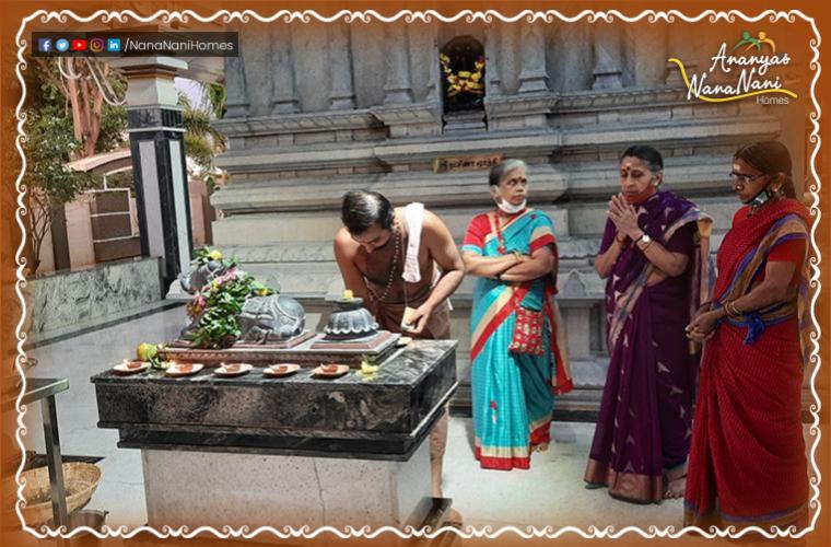 NanananiHomes's tweet photo. Pradosham Abhishegam and Alankaram at Nana Nani Homes Temple.
To know more about our NanaNani's Lifestyle, Contact, https://t.co/yNsWhDMxXk (or) Call us at +91-9043740000
#Abhishegam, #Pradosham, #NanaNaniHomes, #temple, #hinduism, #lordshiva, #Lordshivatemple, #nanananilifestyle https://t.co/cSPjAMsA1X