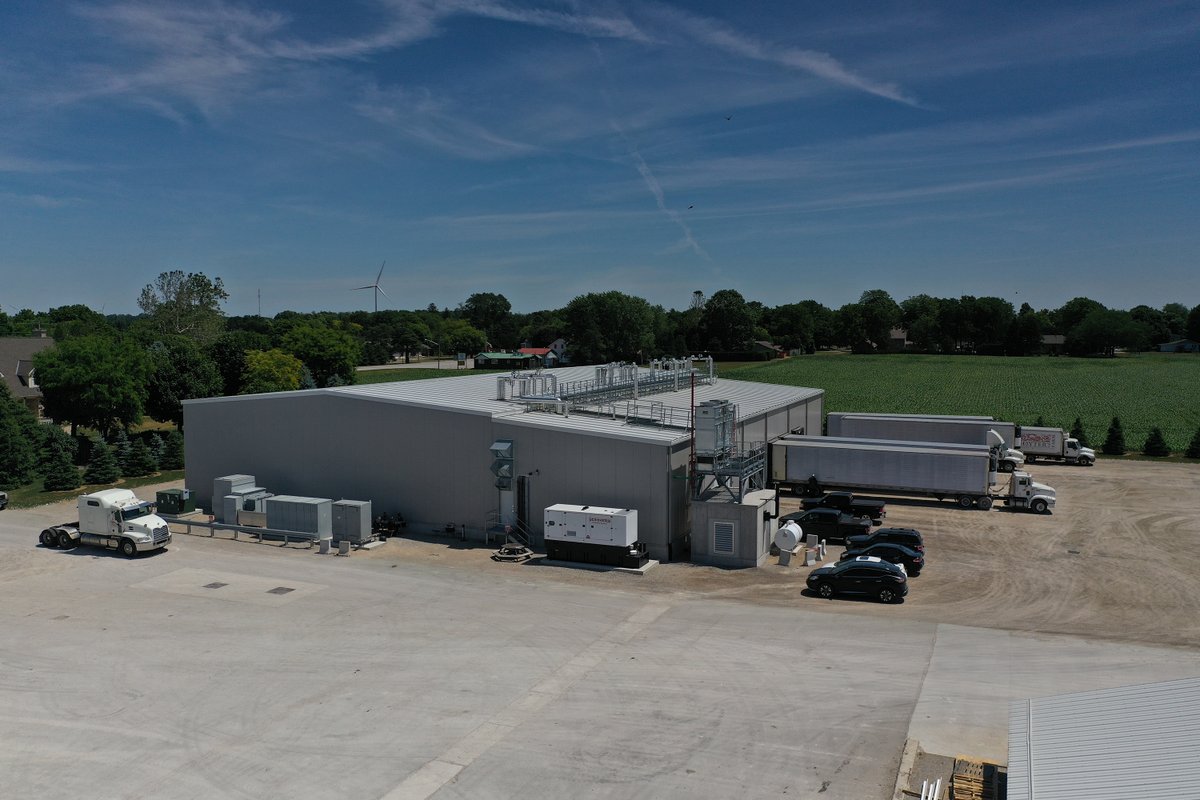 MetalCorBS's tweet photo. Below are some recent pictures taken of the two buildings we have completed for @HaytersFarm over the last three years. Both buildings utilize insulated metal panels for temperature control. #ontag #metalcorbuildings #preeng https://t.co/9JEiHBQsaE