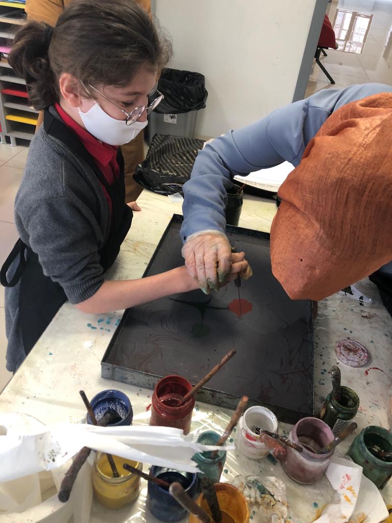 Öğrenirken Üreten Gençlik projemizin yeni misafiri Yusuf Efe Küçük.

Aramıza hoş geldin Yusuf.

İlk çalışmamız Ebru oldu.
Devamı gelecek.

Bizi izlemeye devam edin.

#uretengenclik