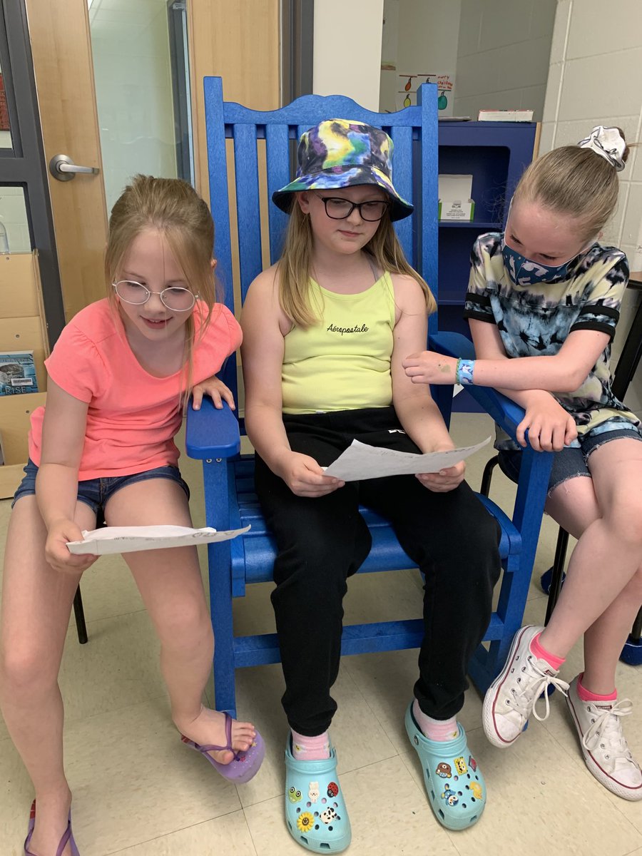 roncalli3_b's tweet photo. So #proud of my amazing students! We had our first #authorconcert today, showcasing all the amazing writing happening in Grade 3 #writingisfun #sharing #audience #teamwriting ⁦@RoncalliSchool⁩ https://t.co/O5xXI206H0