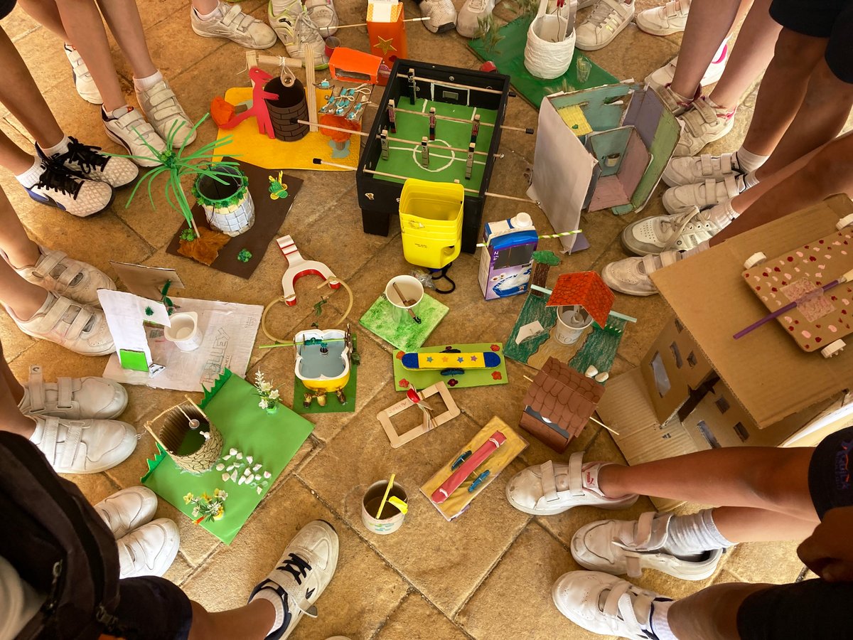 Alumnas y alumnos de 4º de #primaria con uno de sus últimos proyectos de #science: ¡Creación de una máquina! 🎛️✨

#colegioaquila #bilingüe #concertado #privado #parla