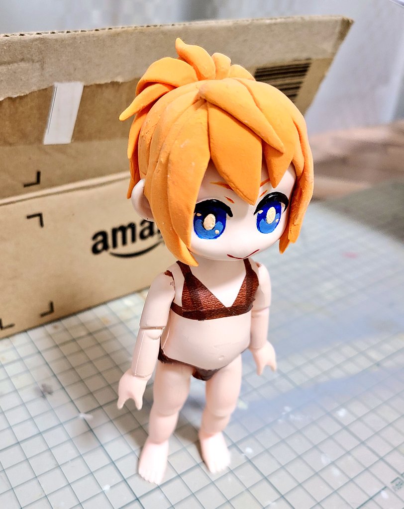 Twitter 上的 スギ 体はセリアのドールボディで顔は石粉粘土髪の毛はダイソーのもちっとのびーるねんどです あたま重いと自立しないので Twitter