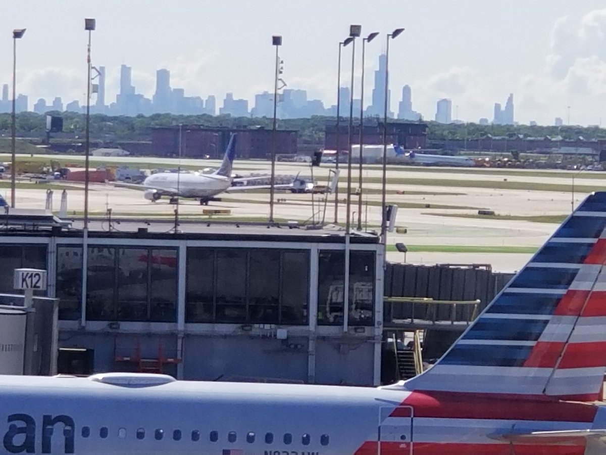 beowulf's tweet photo. Chirpy flight attendant on Toledo to Chicago leg this morning.  Refreshing. Thanks Elizabeth.  @AmericanAir https://t.co/8Ms0OC7OVm