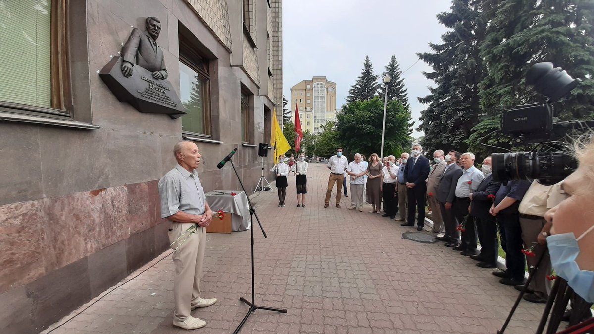 В день 80-летия начала Великой Отечественной войны, в Вологде, на здании Законодательного собрания области( где в советские годы размещался обком партии) торжественно открыли мемориальную доску Анатолию Семеновичу Дрыгину -первому секретарю Вологодского… t2p.pw/0hl5kJEy7k