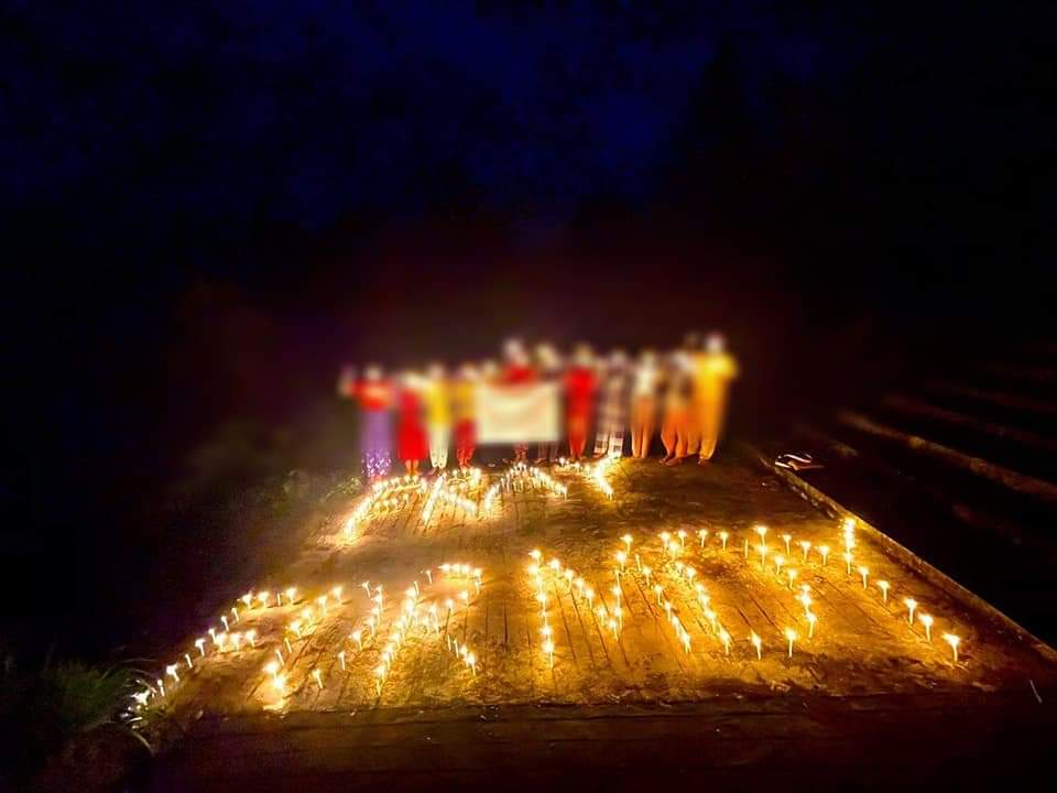 KaungKhantHto10's tweet photo. Residents in Paung Tsp, Mon State held Prayer Night strike for Mandalay tonight. 
#UnfetteredAccessForAids
#June22Coup
#WhatsHappeningInMyanmar https://t.co/L1iJ0psYrm