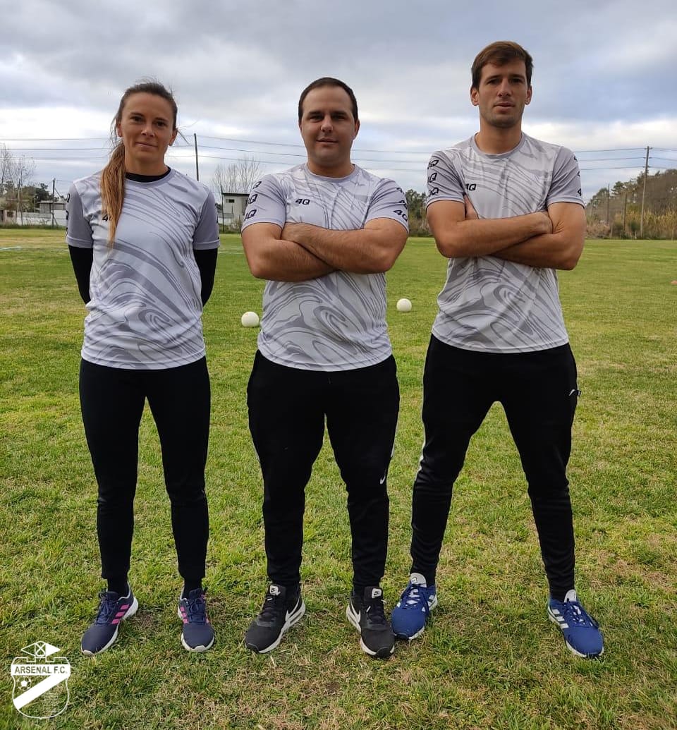 ArsenalOficial's tweet photo. 🗣️ Tenemos algo que contarles... 🗣️ 

Desde hoy, ¡Arsenal tiene Fútbol Femenino! La actividad estará a cargo de Federico Quiroga (DT), Nadia Teclaff (Ayudante de Campo) y  Fernando Pasquale (PF). 

#VamosLasPibas 🇨🇩❤️⚽ https://t.co/Pj3oFVVoCp