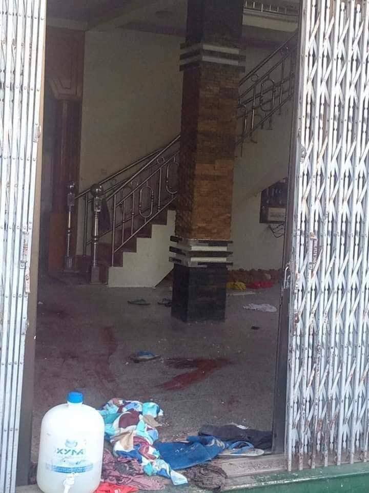 WinSandiTun5's tweet photo. Tw// blood 
After the situation of terror SAC raided the dormitory of Mandalay PDF; 2 ppl from PDF have been killed and 6 were abducted. #SaveMandalay😭💔🙏

#UnfetteredAccessForAids
#WhatsHappeningInMyanmar
#June22Coup https://t.co/0f5dj4wG2c