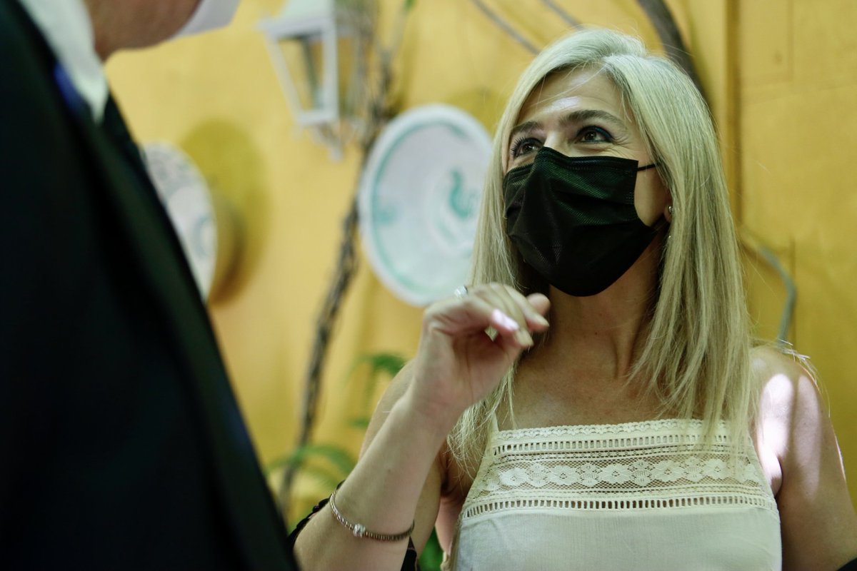 Patricia_Pozo_'s tweet photo. He compartido con el Cuerpo Consular de #Sevilla la situación del sector cultural de #Andalucía. La colaboración entre instituciones y administraciones, de forma conjunta con el sector privado, es fundamental para salir cuanto antes de la crisis post-pandemia.
#AbrazaCultura https://t.co/kLQbNUrk0x