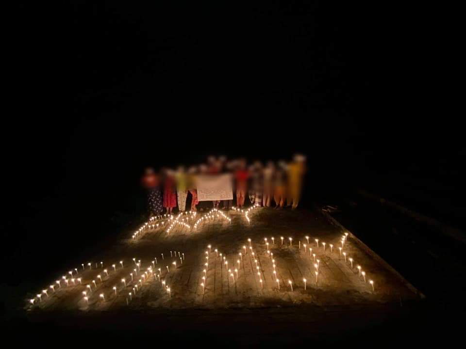 WinSandiTun5's tweet photo. "PRAY FOR MANDALAY"

Prayer Night strike in Paung Tsp, Mon State. 

#UnfetteredAccessForAids
#June22Coup
#WhatsHappeningInMyanmar https://t.co/4uzmoIwPV5