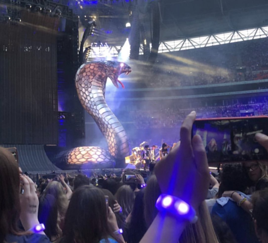 gldrushred's tweet photo. 3 years tomorrow bestie i miss you @taylorswift13 #reptourlondon https://t.co/PAgS7mqGAb