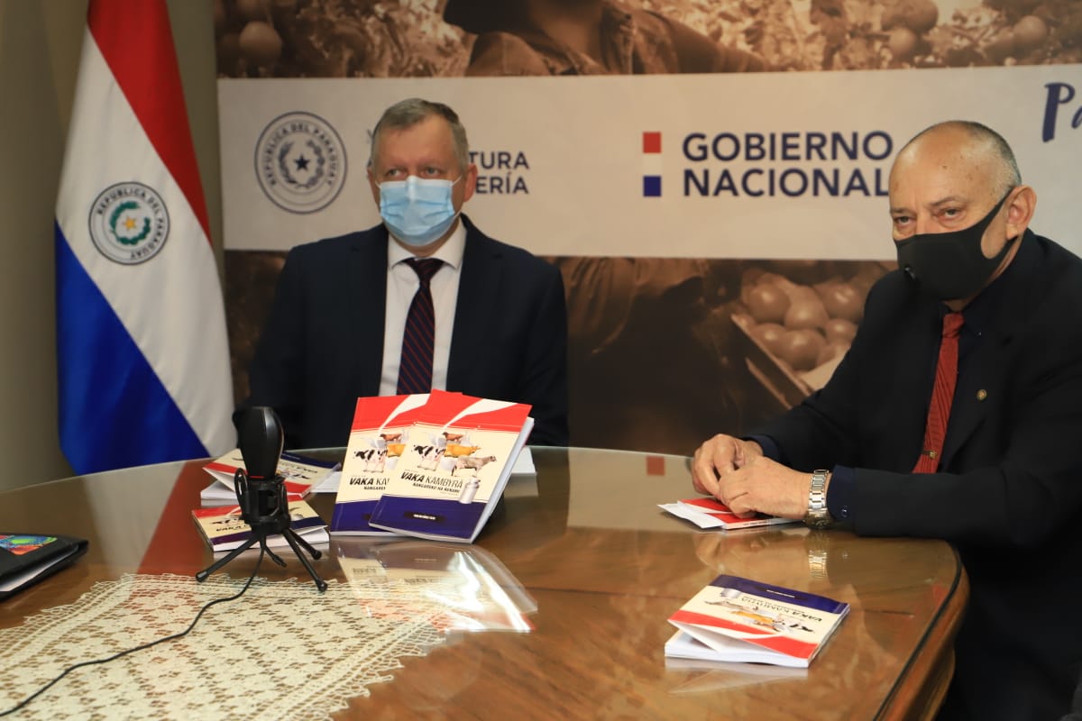magparaguay's tweet photo. Dicho material fue declarado de interés lingüístico por la Secretaría de Políticas Lingüísticas. El libro "Vaka Kambyrã" tiene un costo unitario de 50.000 Gs y los interesados pueden comunicarse al 0983-464-667 https://t.co/XGfsos9Nym