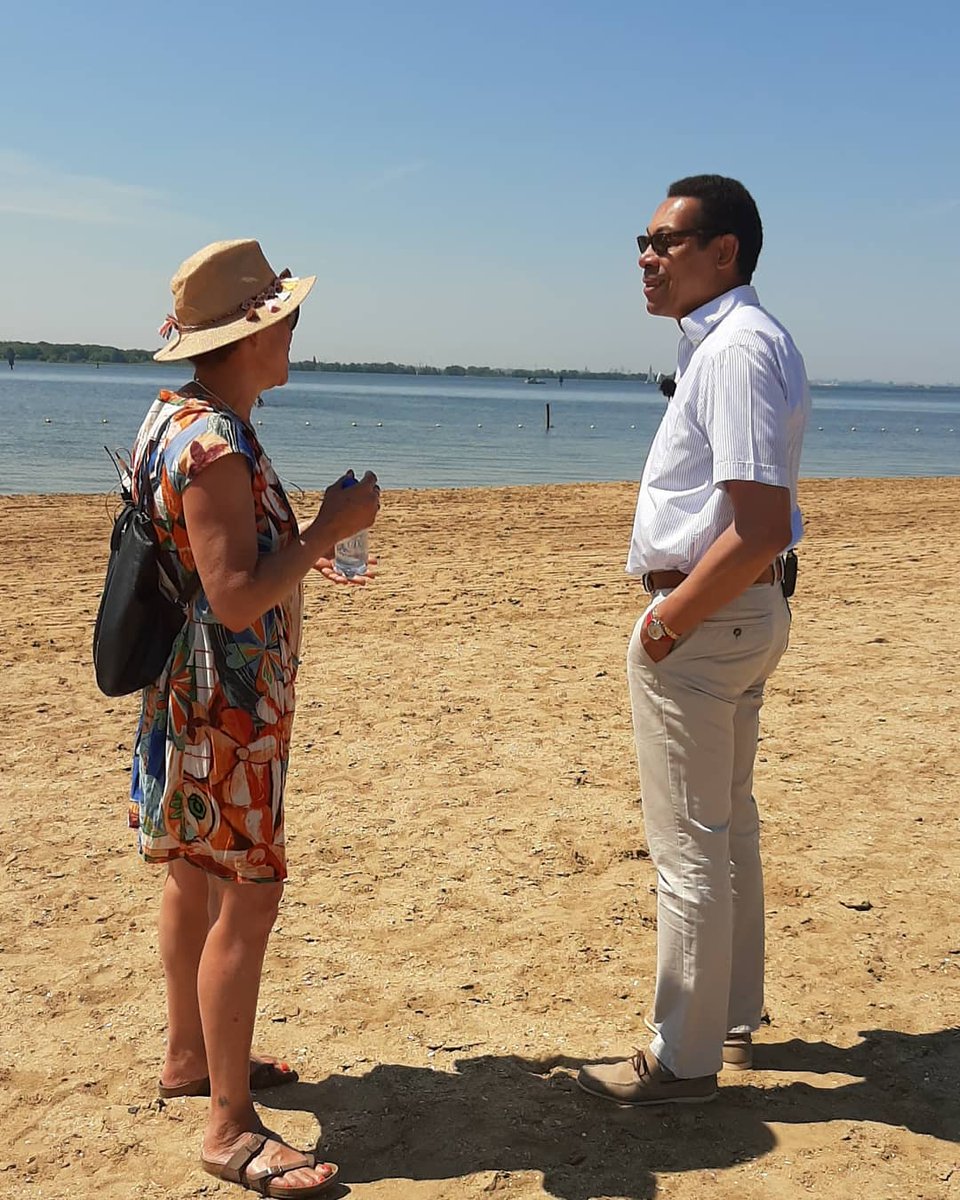 Voor de podcast ‘Weer &amp; Wind’ van <a href="/AvantiAlmere/">Avanti Almere</a> wandel ik met Almeerders. Deze keer op het Almeerderstrand, samen met zwemkampioene <a href="/EnithBrigitha/">Enith Brigitha</a>. In gesprek over Almere, topsport en over de weg naar succes. Te beluisteren via avanti-almere.nl/podcasts/weer-…