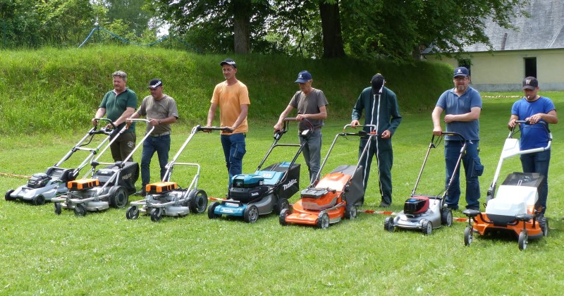 Notre rédaction a organisé sur le site de la citadelle de Doullens dans la Somme un essai de six tondeuses professionnelles à batterie avec les marques Ego Power+, Honda, Husqvarna, Makita, Pellenc et Stihl. A retrouver dans nos prochaines parutions !