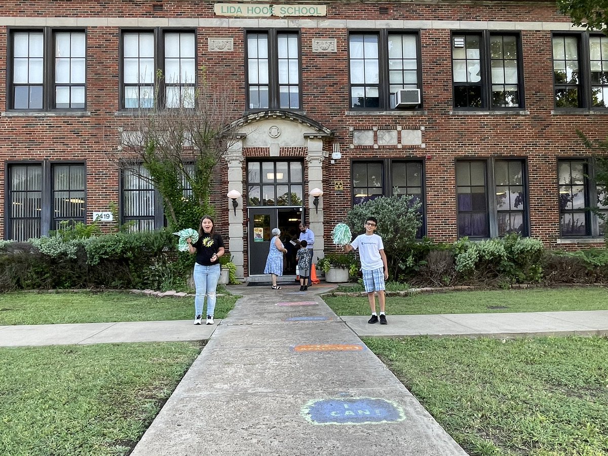ItzelDavisGarz1's tweet photo. Summer Fun - Day 1! Welcome to Lida Hooe ๐ Look at my sweet kiddos volunteering this morning ๐ @lidahooehawks #DallasISD #HostSchool #SummerCool #CampInvention #5thGradeTeacher #LidaHooe #SummerCamp https://t.co/0fCKuc5qTU