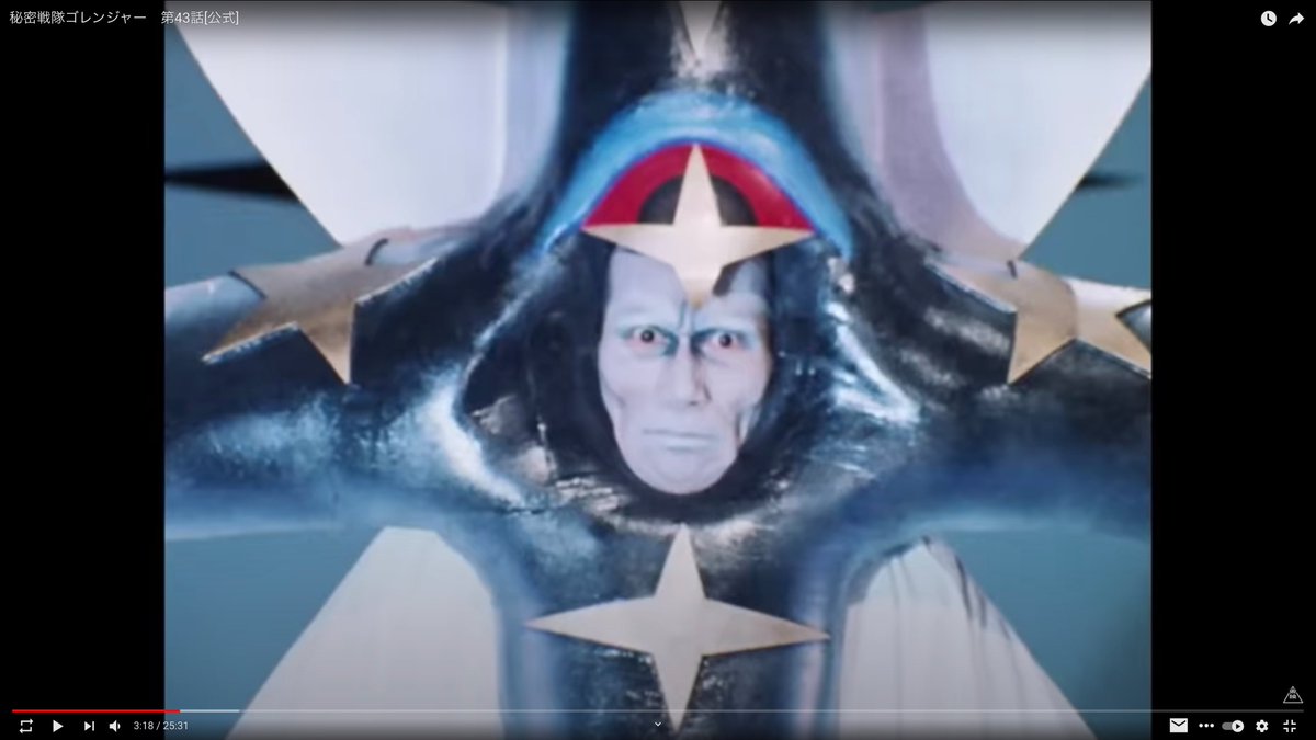 これまでずっと白装束姿だった黒十字総統も素顔を披露。そうそう、黒